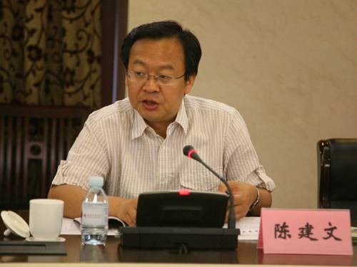 陈建文(青岛海洋地质研究所研究员)
