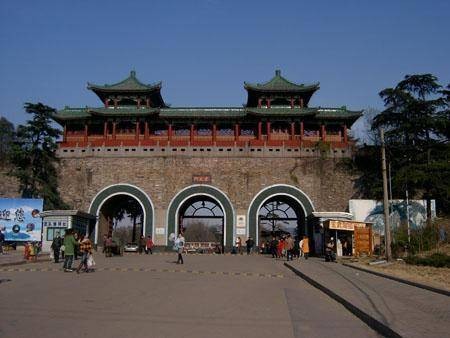 玄武门之变（公元626年李世民和李建成、李元吉的储位之争）