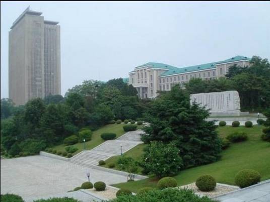 金日成综合大学