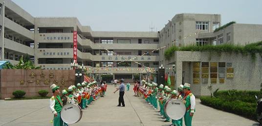 上海市金山区第一实验小学