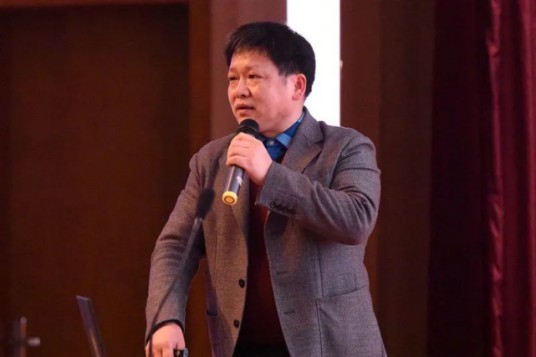 张春龙（湖南省文物考古研究院研究馆员）