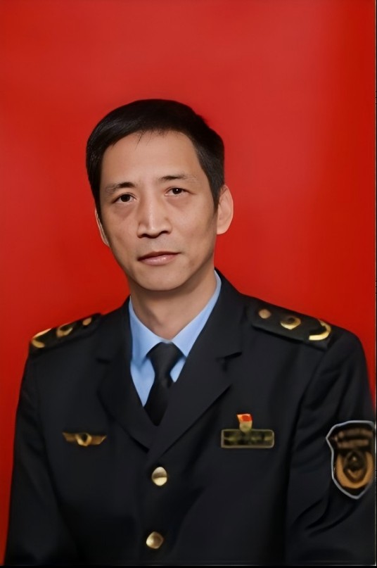 袁志强（江西省赣州市寻乌县市场监督管理局党组成员、副局长）