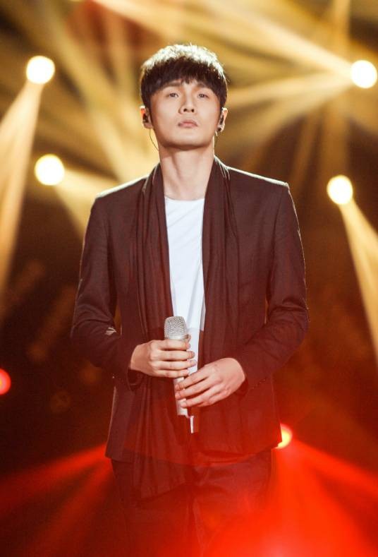 李荣浩(华语流行乐男歌手、音乐人、影视演员)