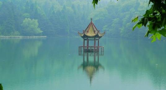 湖心亭（台湾省台中市北区台中公园内的地标建筑）