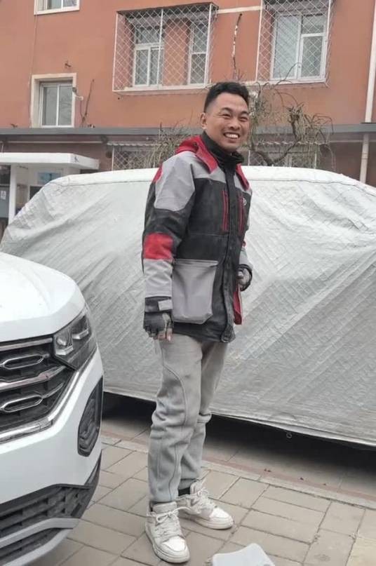 陈涛涛（顺丰快递员，火场救人英雄）