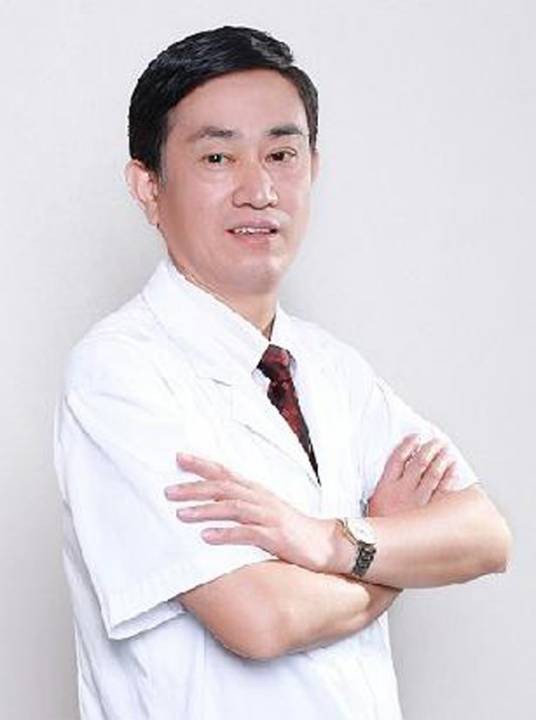 曾明(西安晶肤医学美容院长)