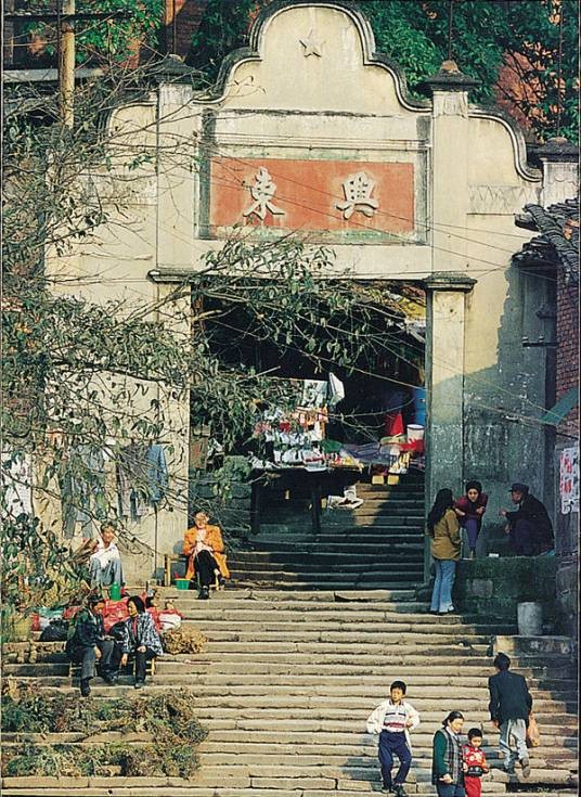 东兴老街