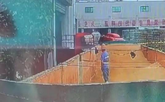10·19青岛啤酒三厂小便事件