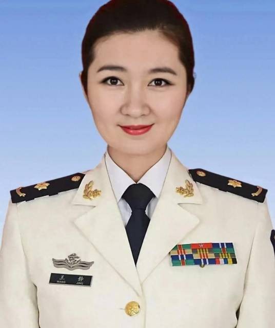 王静(海政文工团原女主持人)