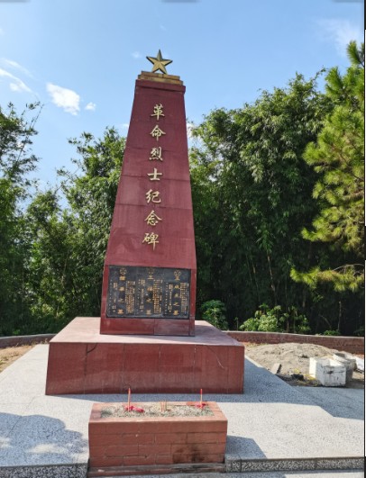 革命烈士纪念碑(集中安葬墓区)