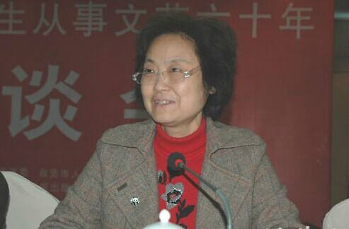 杜建华（川剧理论研究专家、学术组织管理者）