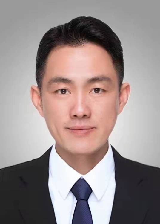 张天雄（浙江省绍兴滨海新区党工委委员、机关党委书记）