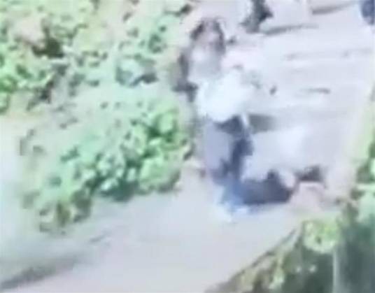 6·12洪雅游客被落石砸中事故