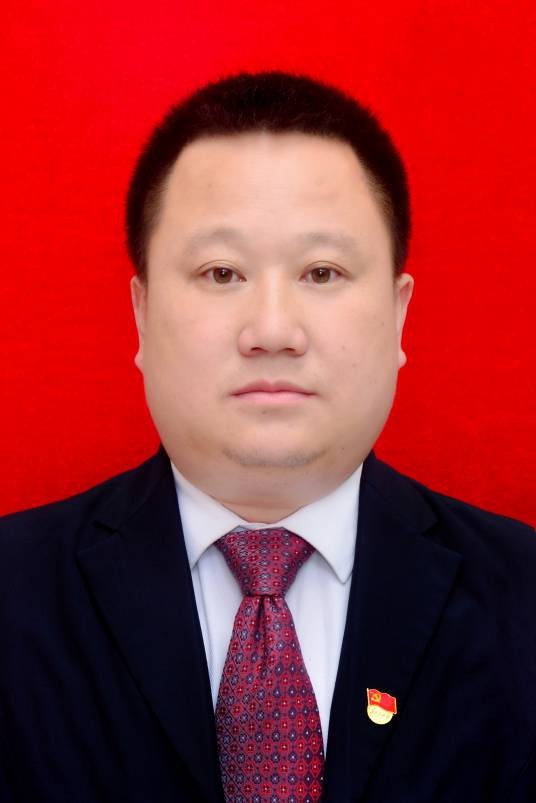 李正军（重庆市巫山县双龙镇党委副书记、镇长）
